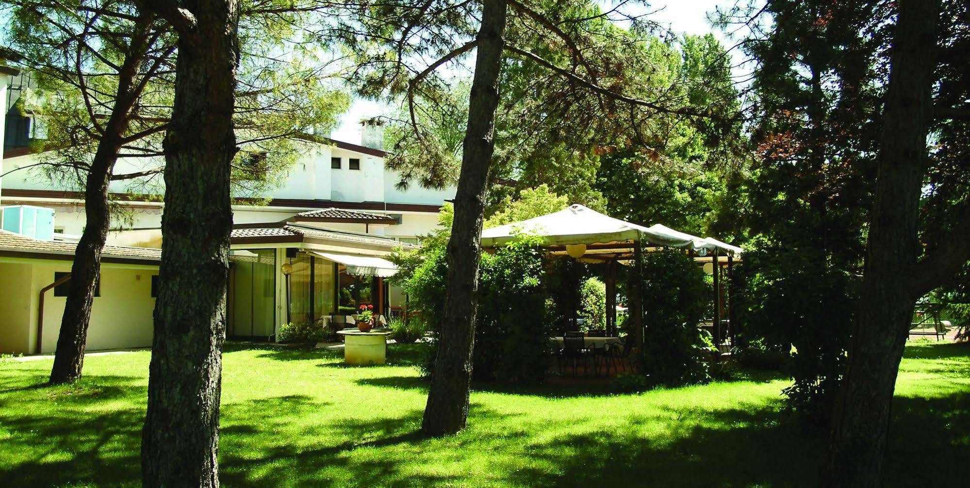 Hotel Locanda Alle Officine Údine Exterior foto