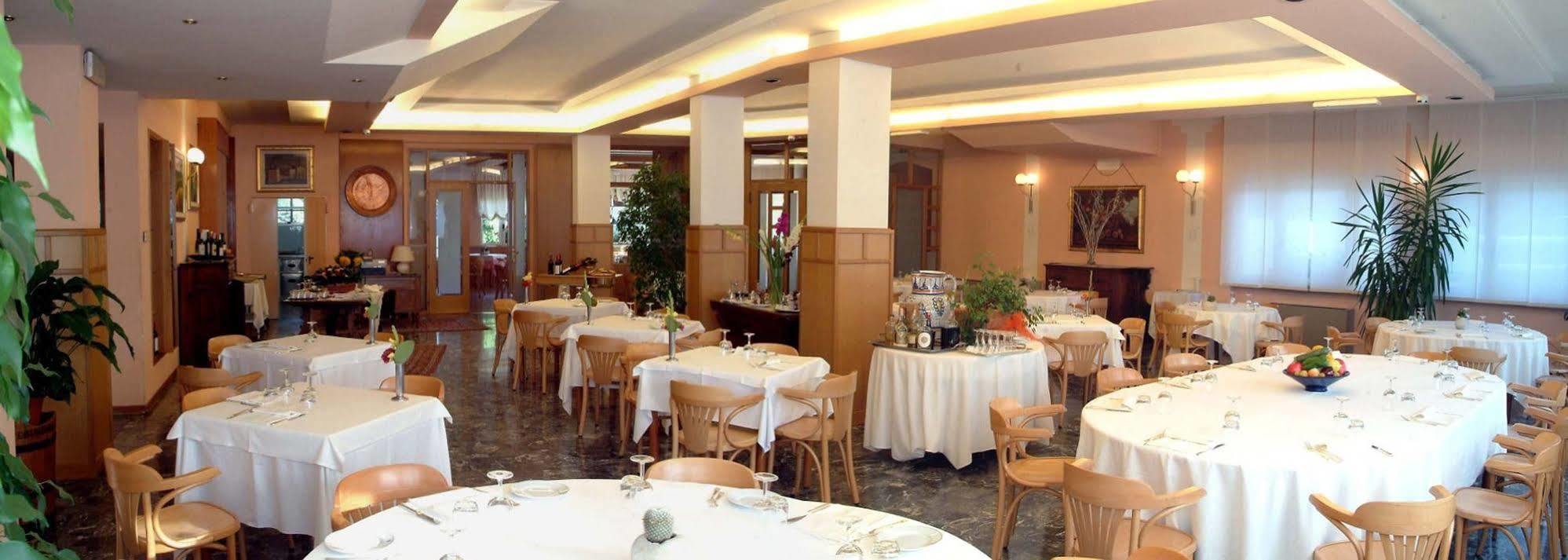 Locanda Alle Officine Buttrio Exterior foto