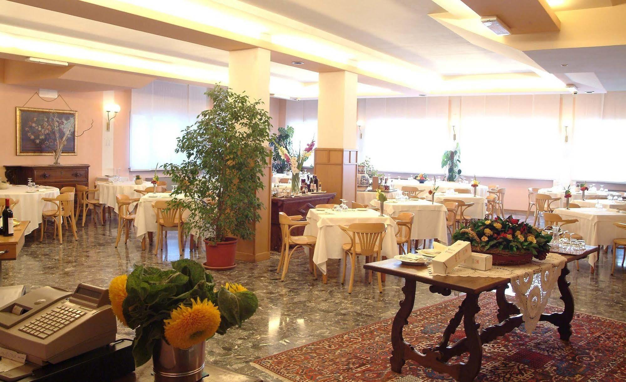 Locanda Alle Officine Buttrio Exterior foto